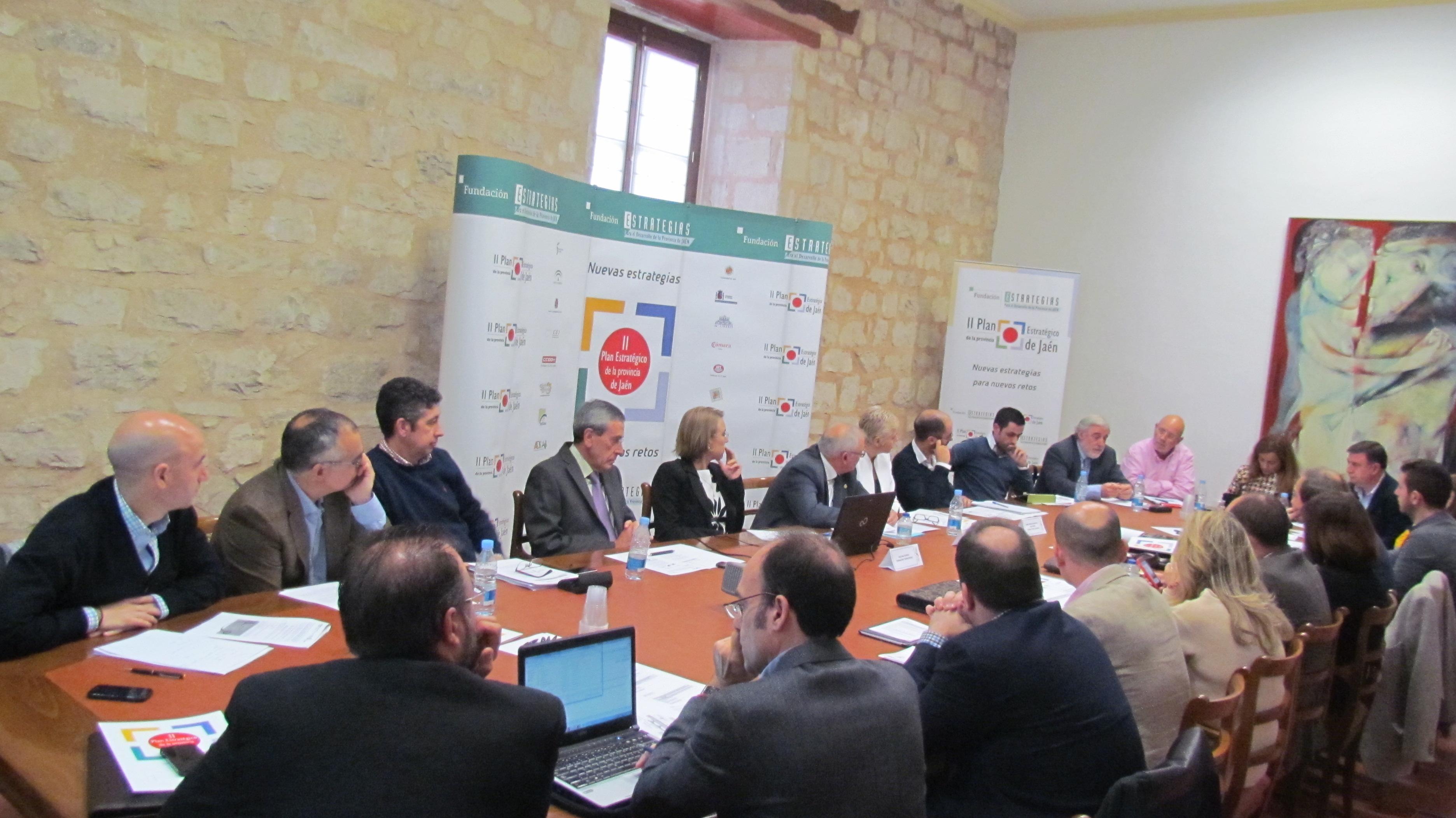 Asistentes a la comisión de seguimiento e impulso de la Estrategia 3 durante la reunión