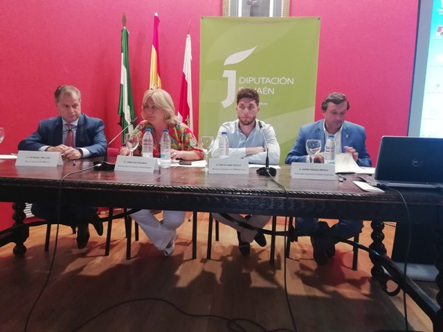 Mesa redonda: Situación actual de la logística en la provincia de Jaén. Moderó Loren Laut (Aduana Guadalquivir). Intervinieron: L. M. Piña (Grupo Piña), C. Luque (TROMANS) y G. Sáchez (Grupo ALVIC)