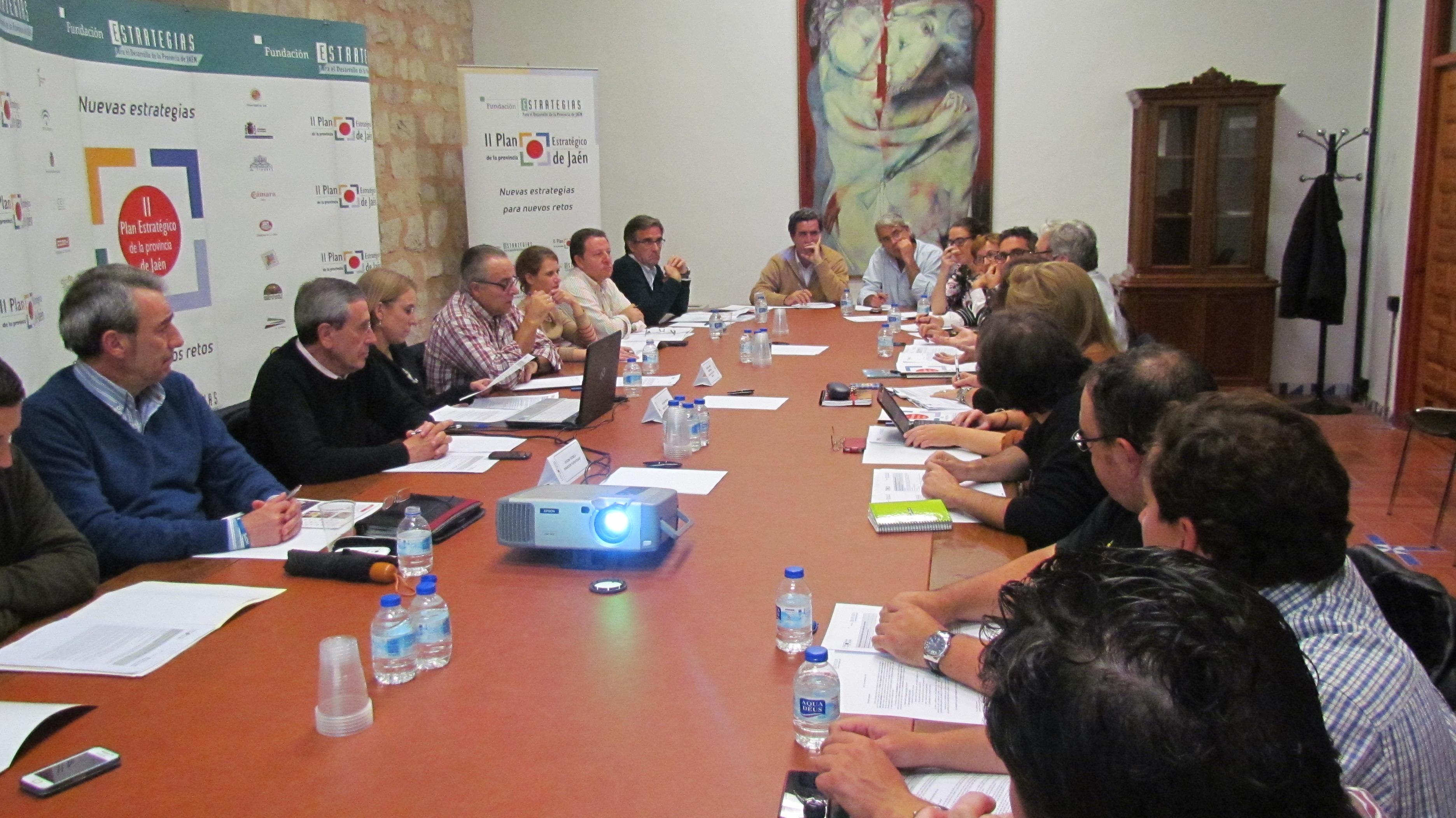 Miembros de la comisión de seguimiento e impulso de la Estrategia 4 durante la reunión