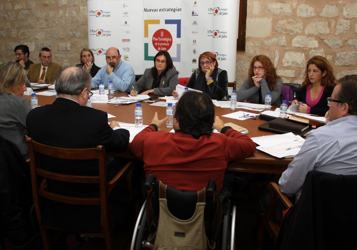 Miembros de la Comisión de Estrategias 8 durante la reunión