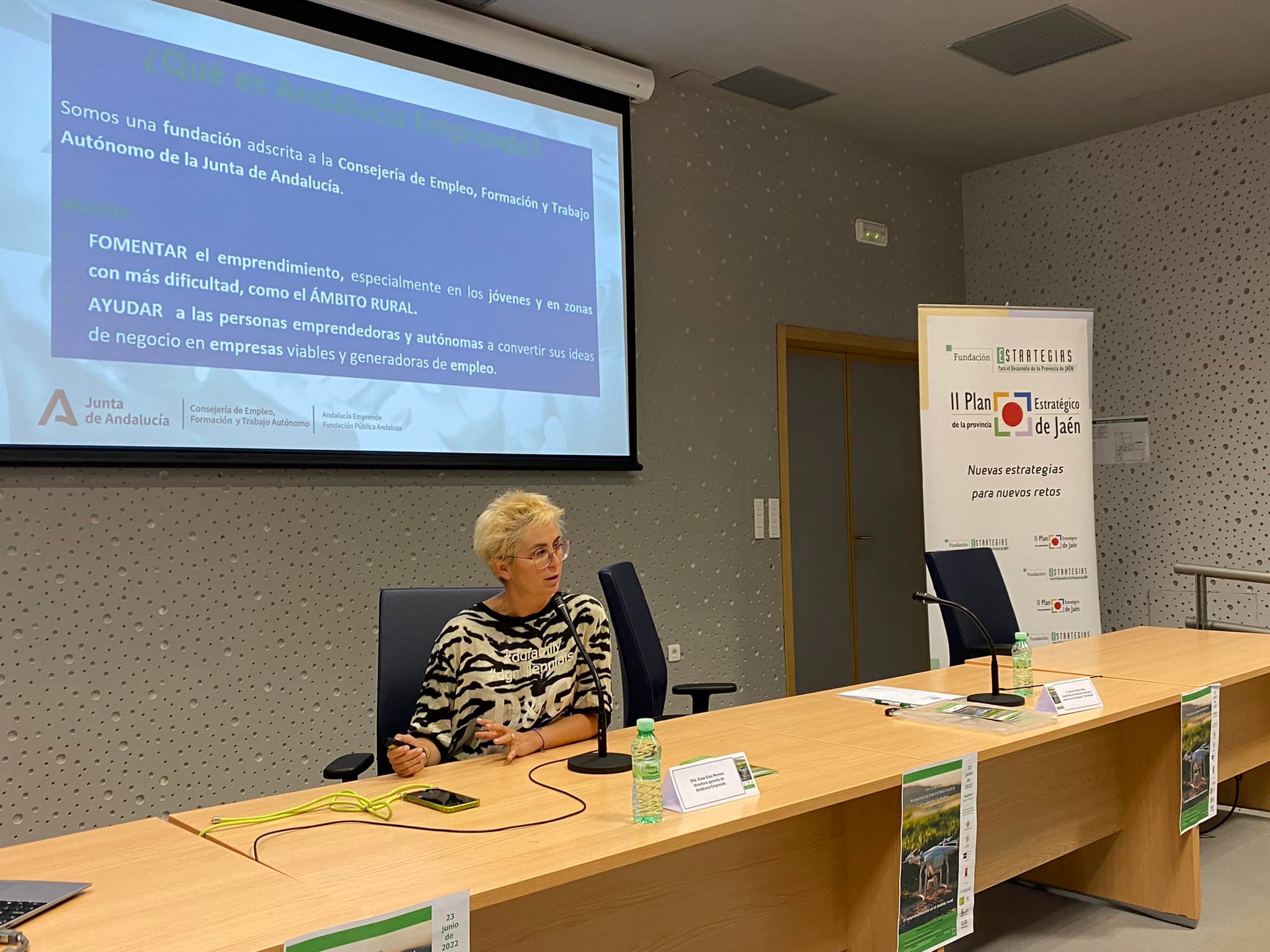 Ponencia: Emprendimiento rural: Claves para hacerlo posible. Andalucía Emprende, tu referente para empezar. Intervino Rosa Siles (Directora-gerente de Andalucía Emprende)