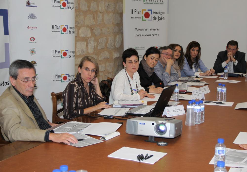 Miembros de la Comisión de Estrategia 5 durante la reunión