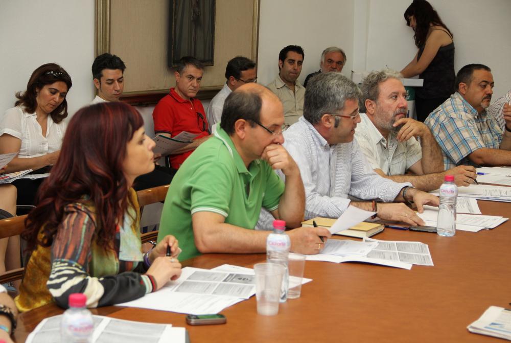 Miembros de la Comisión de Estrategia 8 durante la reunión