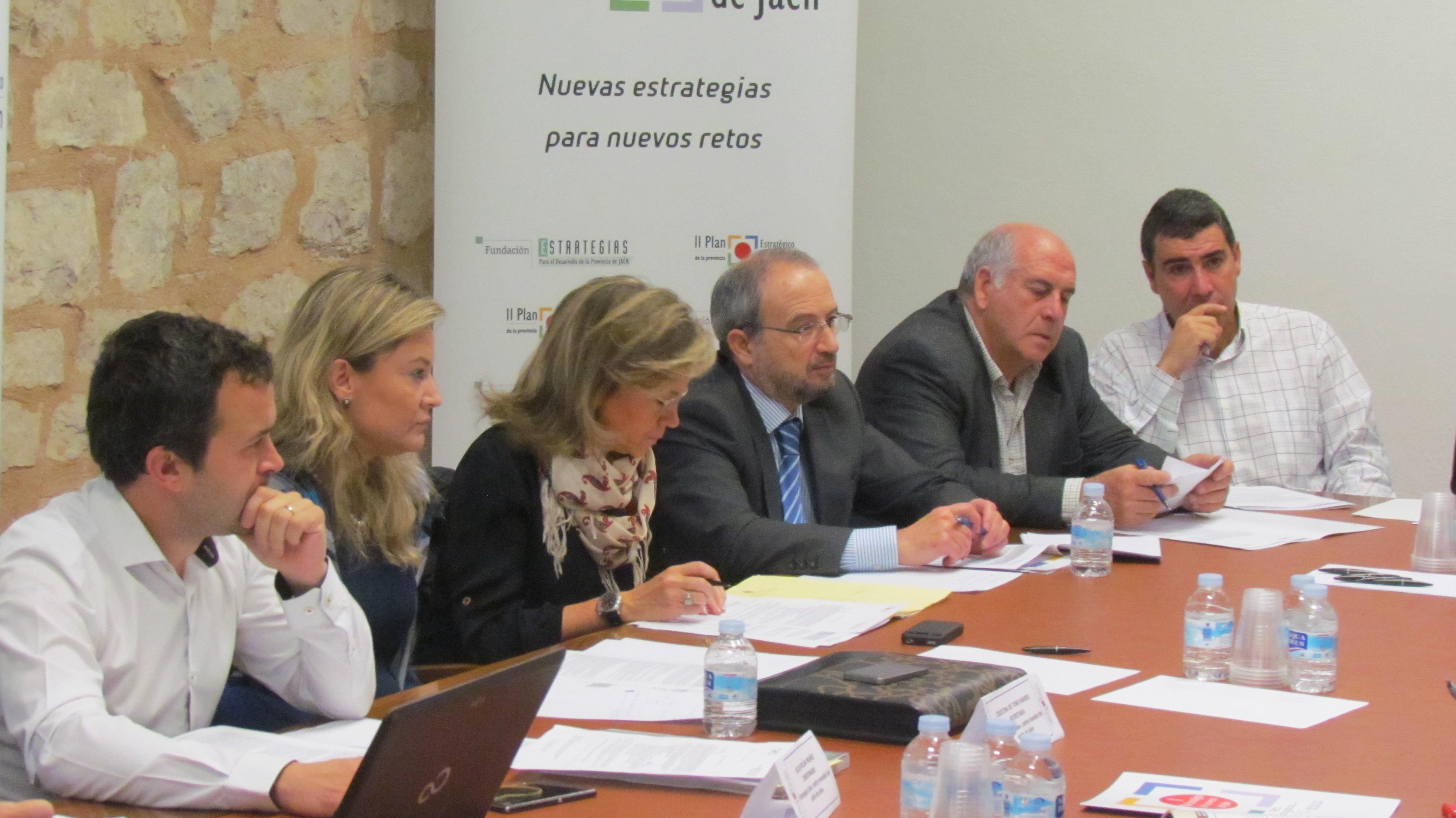 Julio Millán (Junta de Andalucía), Cristina de Toro (Citoliva), M. Luisa del Moral (Colegio Médicos), Manuel León (MFAO), Juan Balbín (Fed. Productores) e Isicio Cruz (COAG)