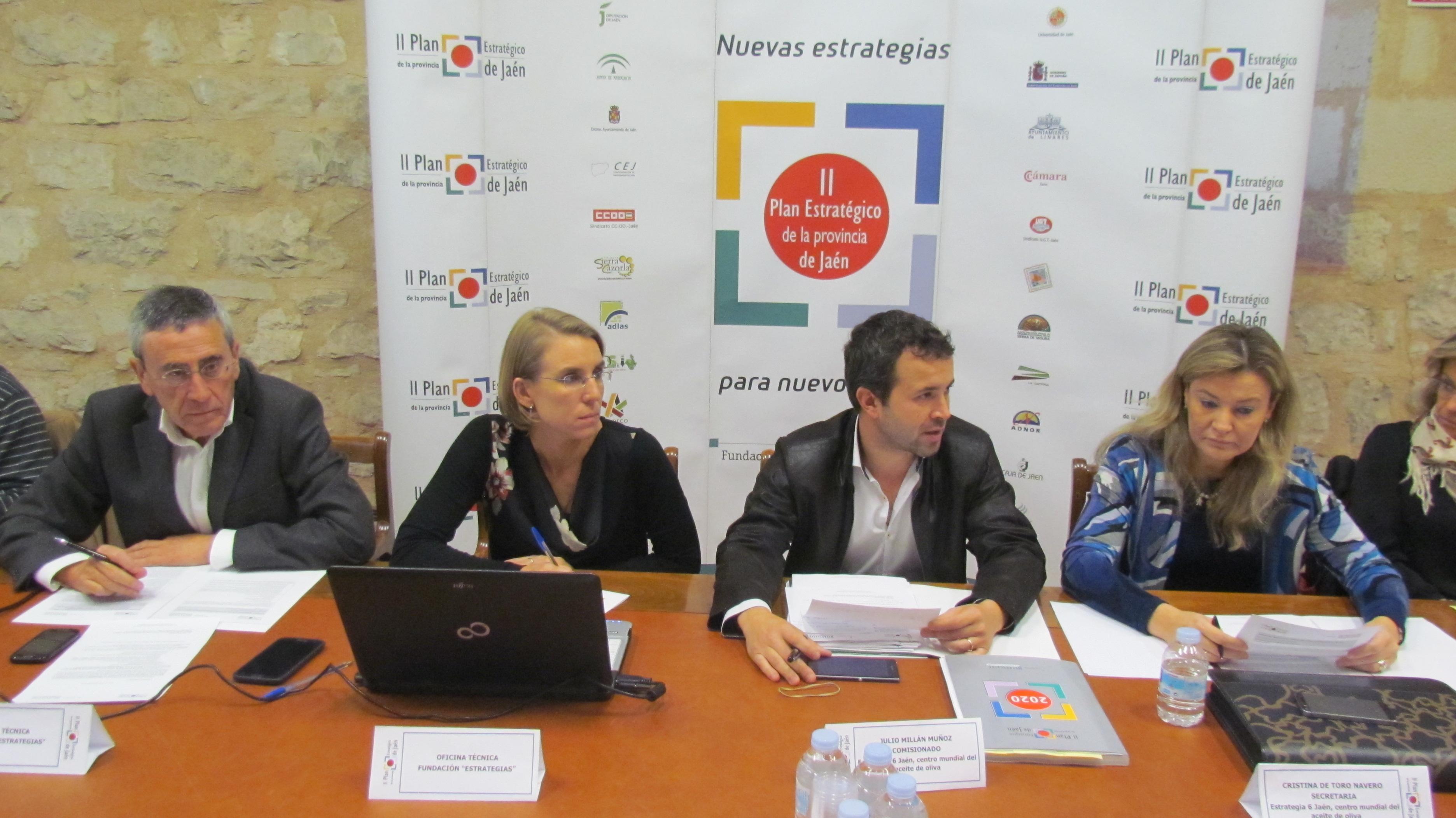 A. Martín Mesa e I. Herrador (Fundación), Julio Millán (Junta de Andalucía), Cristina de Toro (Citoliva)