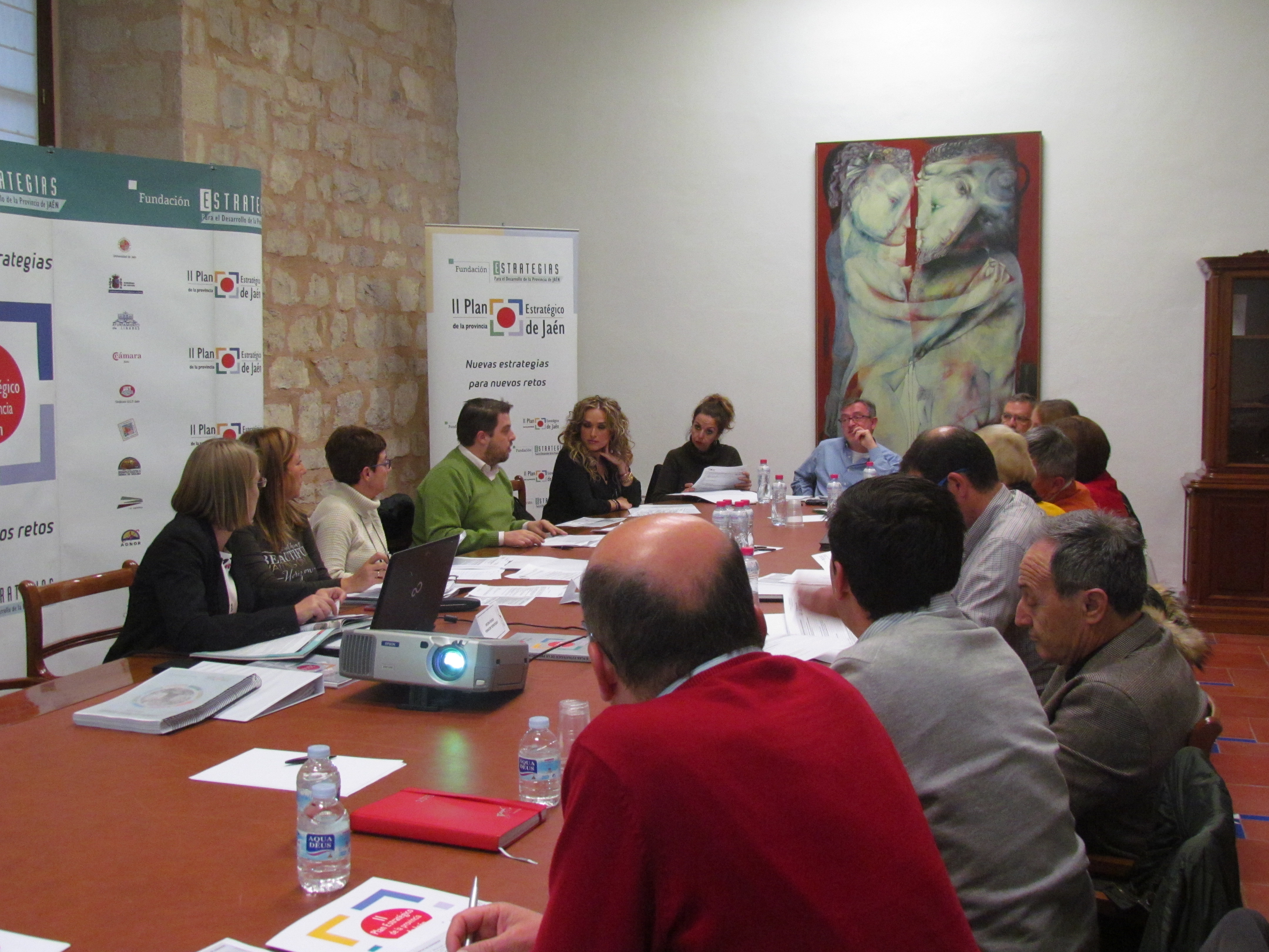 Miembros de la comisión de seguimiento e impulso de la Estrategia 5 durante la reunión