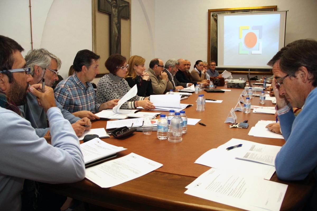 Miembros de la comisión de seguimiento e impulso de la Estrategia 4 durante la reunión