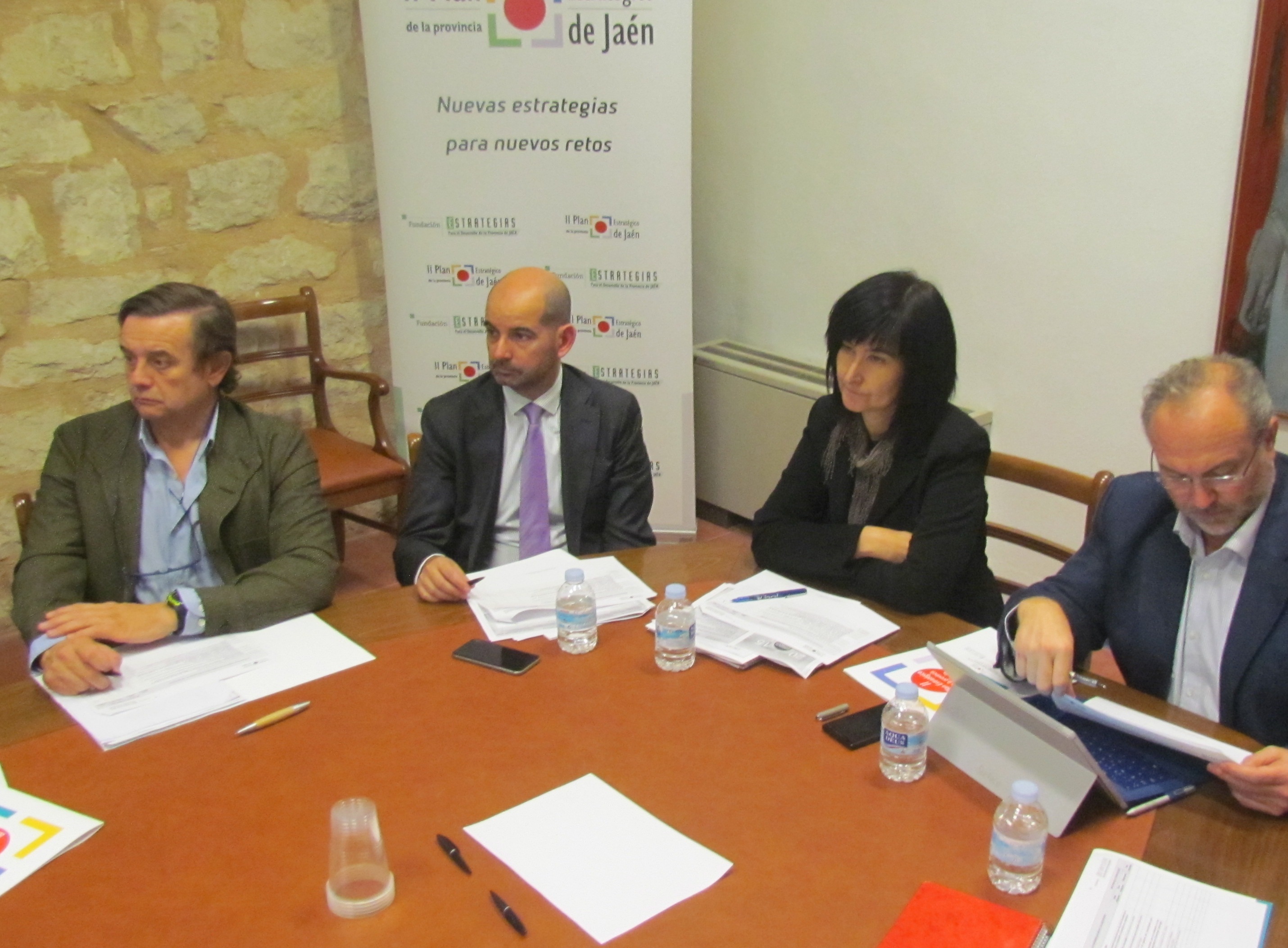 Carlos Hernández (Ag. Vivienda y Rehabilitación Andalucía), Ramón García (FAECTA), Antonia Marfil y Manuel Gabriel Pérez (Diputación)