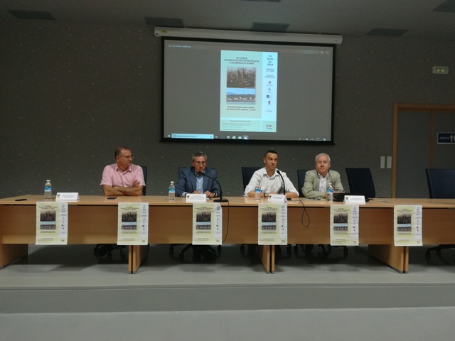 Mesa inaugural con J. G. Vico, A. Martín Mesa, F. Ruiz y A. Medina