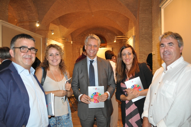 Asistentes al acto de presentación del libro