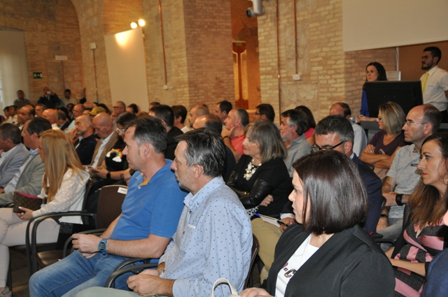 Asistentes al acto de presentación del libro