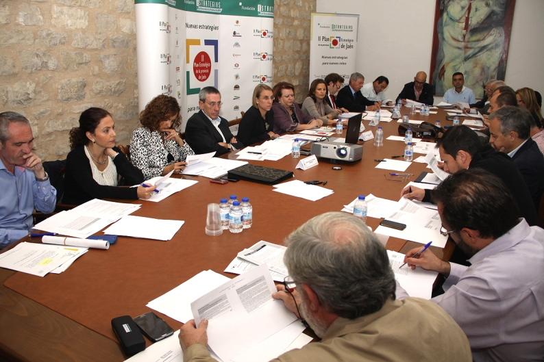 Miembros de la comisión de seguimiento e impulso de la Estrategia 1 durante la reunión