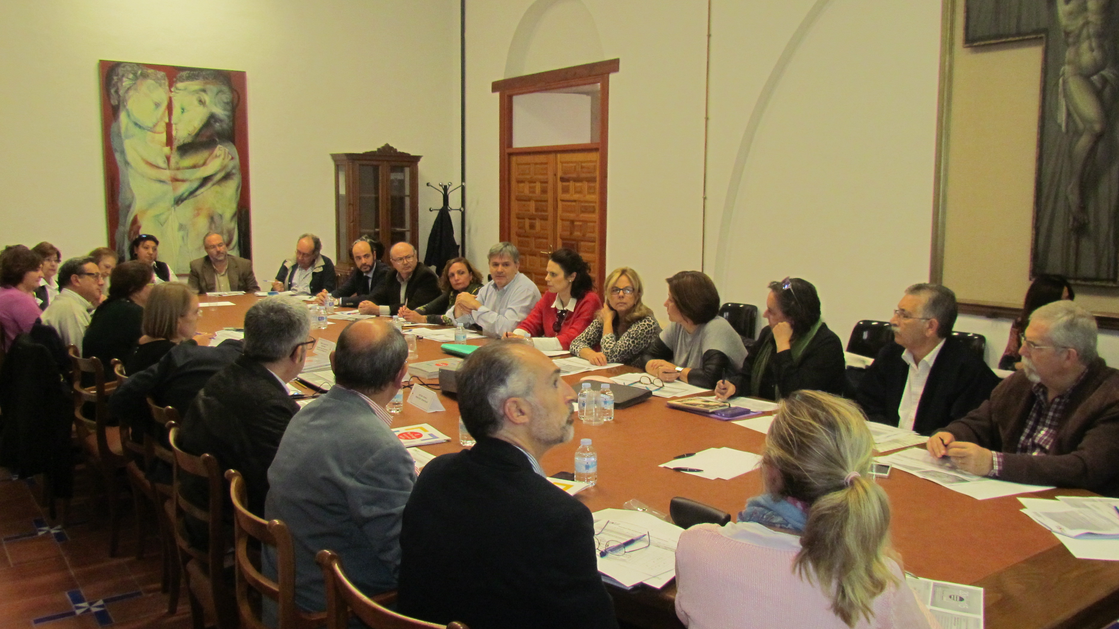 Miembros de la comisión de seguimiento e impulso de la Estrategia 8 durante la reunión