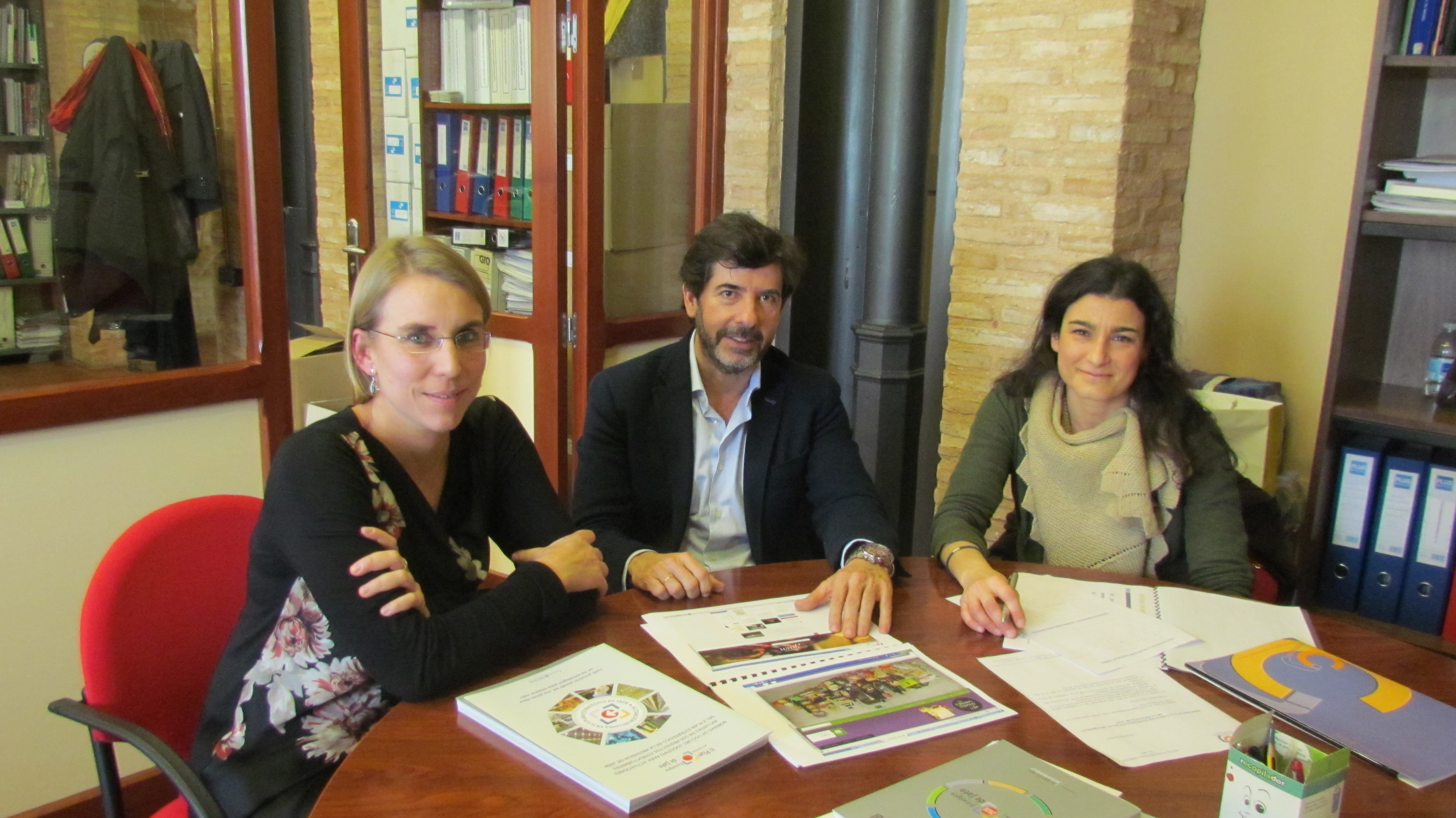 Con representantes de la organización `Comercio Jaén´