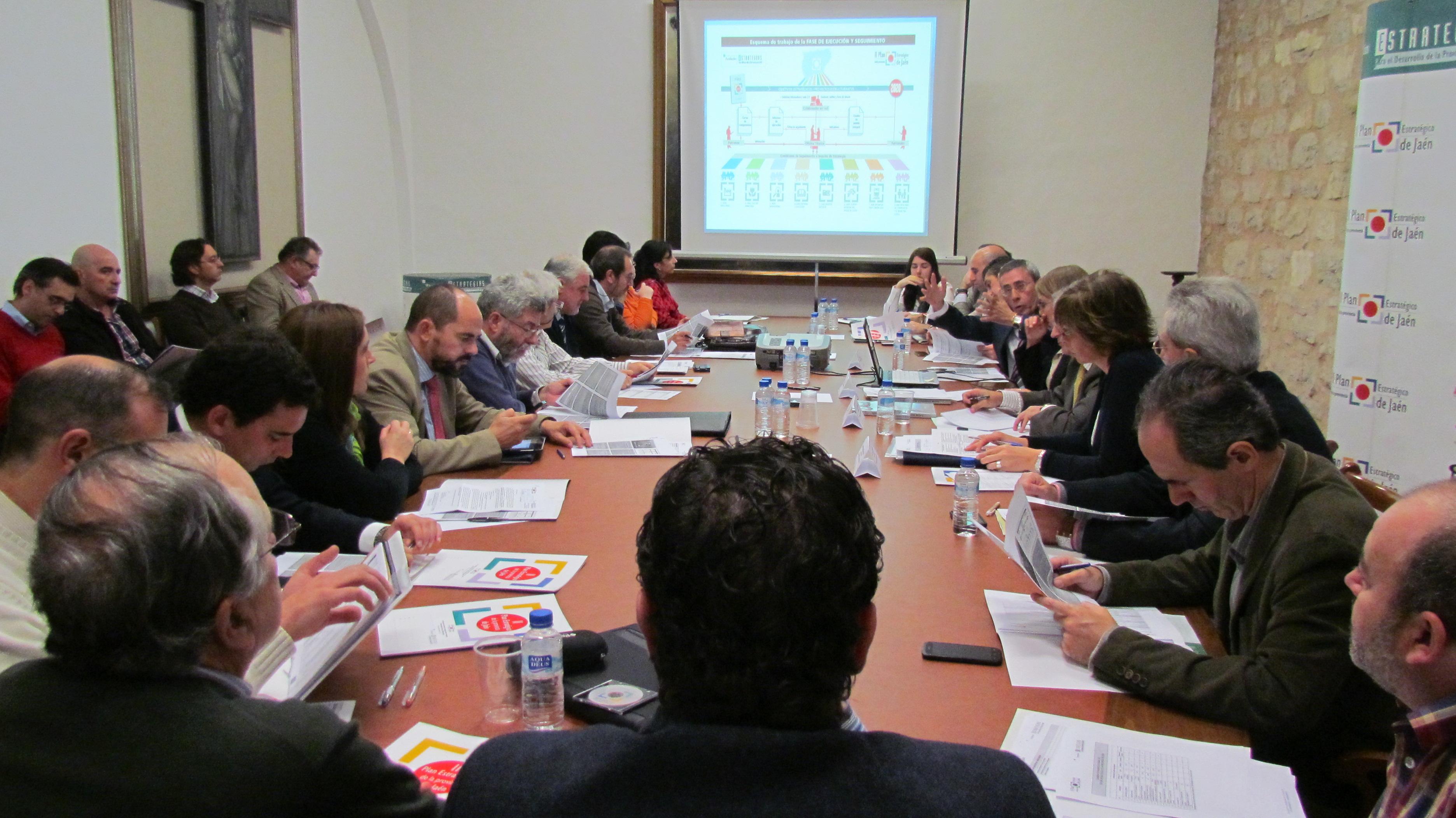 Miembros de la comisión de seguimiento e impulso de la Estrategia 3 durante la reunión