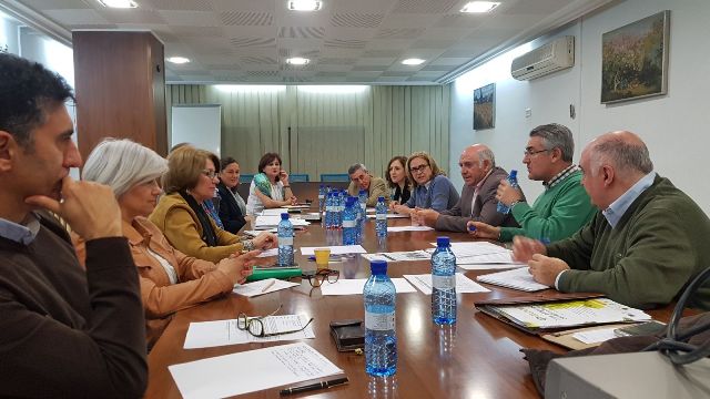 Asistentes a la subcomisión para la creación de un premio internacional a los mejores aceites de oliva virgen extra del mundo