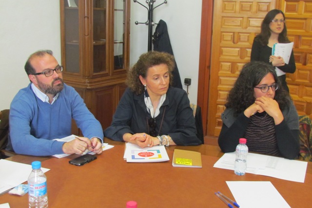 F. Serrano (Universidad), P. Rodrigo (Fund. Caja Rural) y Tara Vega (Of. tipográf. Marvel)