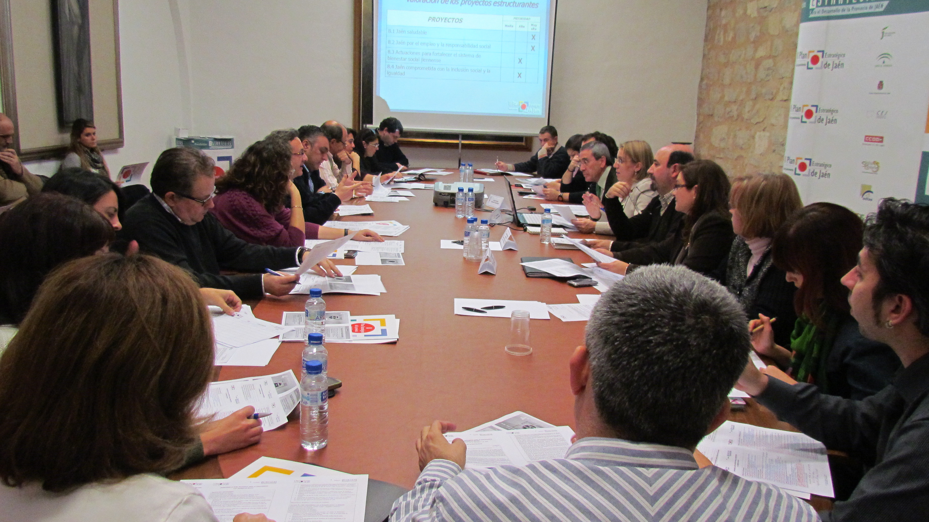 Asistentes a la Comisión de Estrategia 8