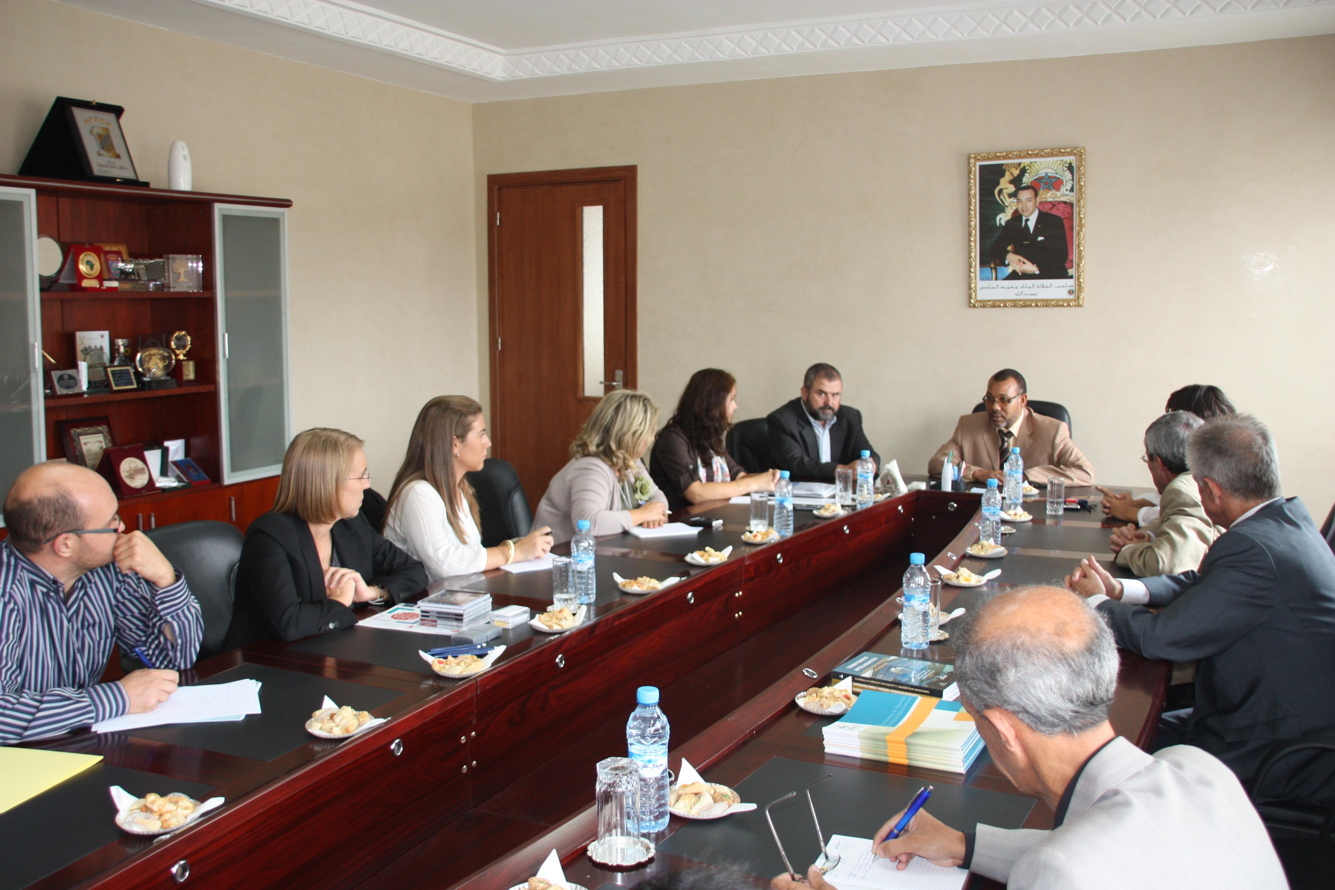 Entrevista de los miembros de RADEUT con el alcalde de Tetuán