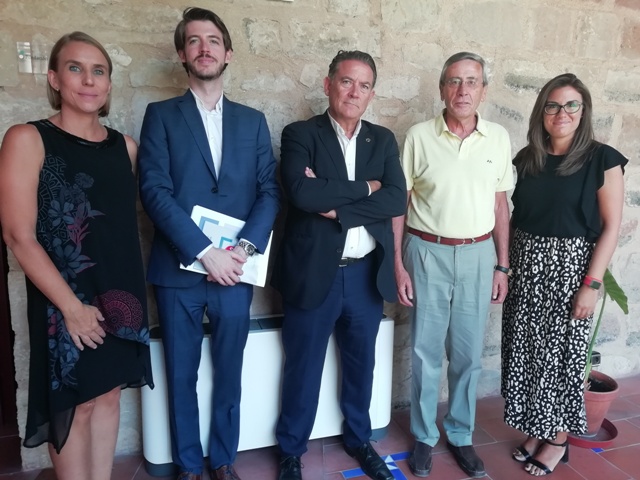 Con el alcalde del Ayto de Linares, el 1º teniente de alcalde y la concejala-delegada de Economía y Hacienda del consistorio linarense