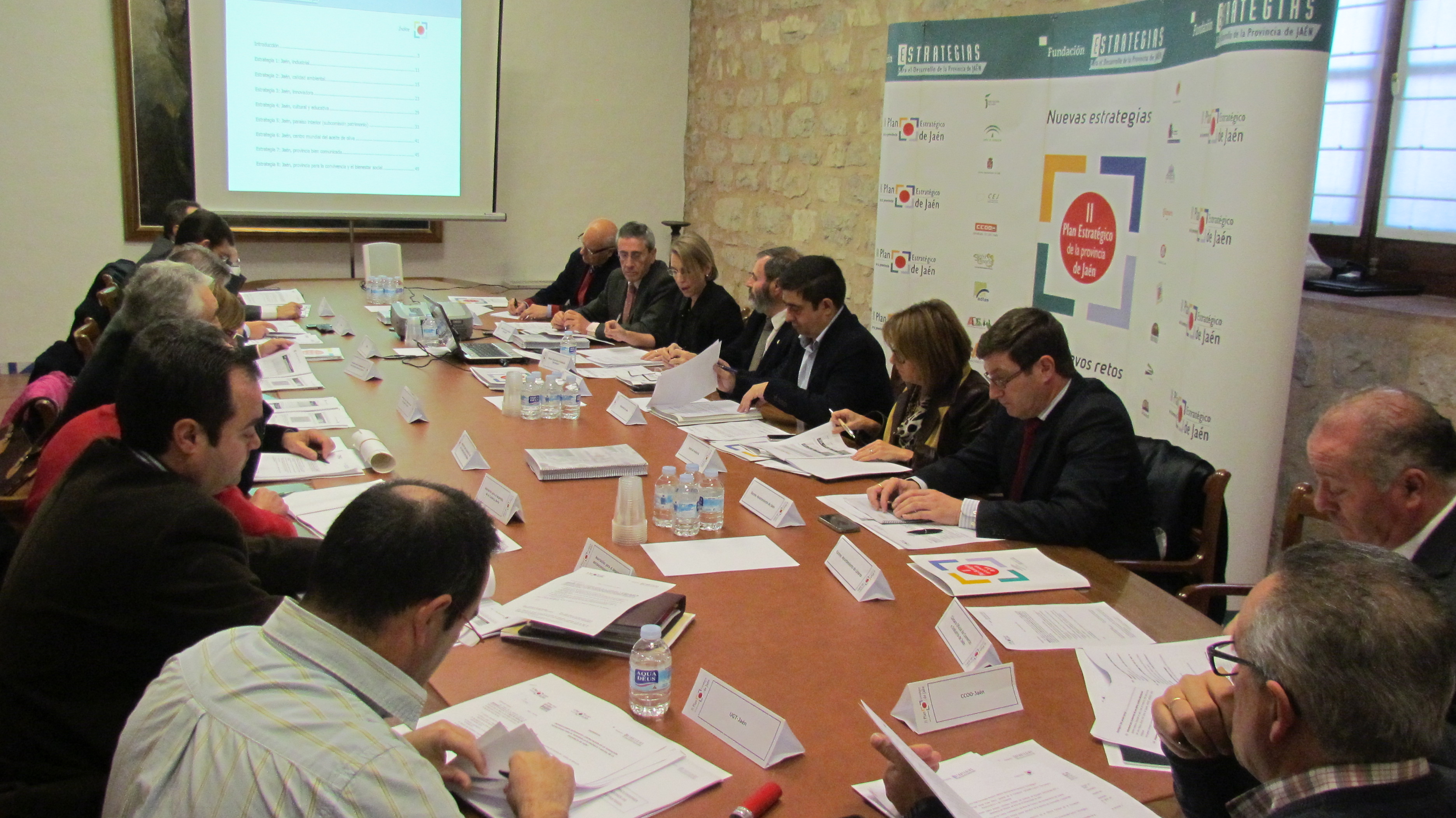 Miembros del Patronato durante la reunión en la sala de juntas del Hospital San Juan de Dios